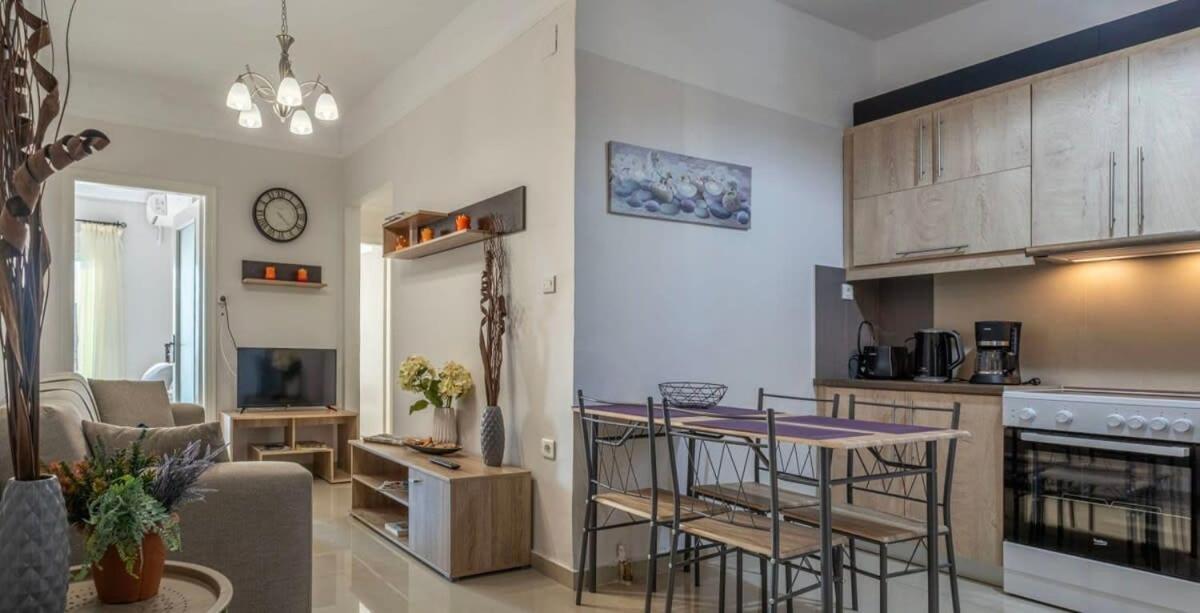 Ferienwohnung Comfy Central Square Gem With Balcony Kalamata Exterior foto